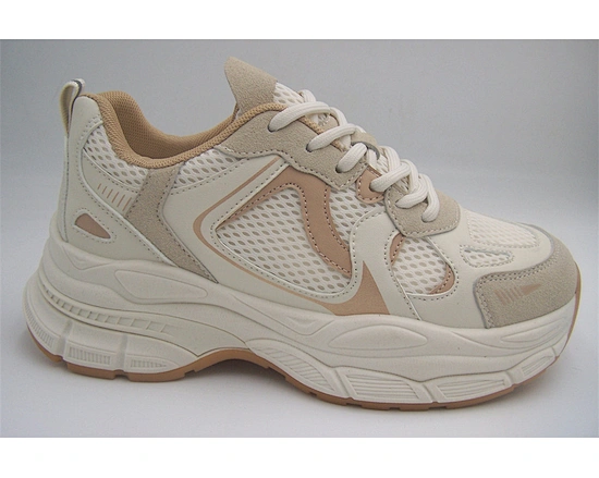 casual running sneakers look small and versatile